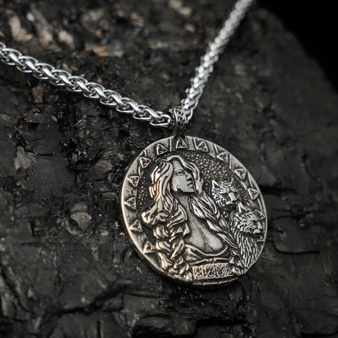 Freya necklace