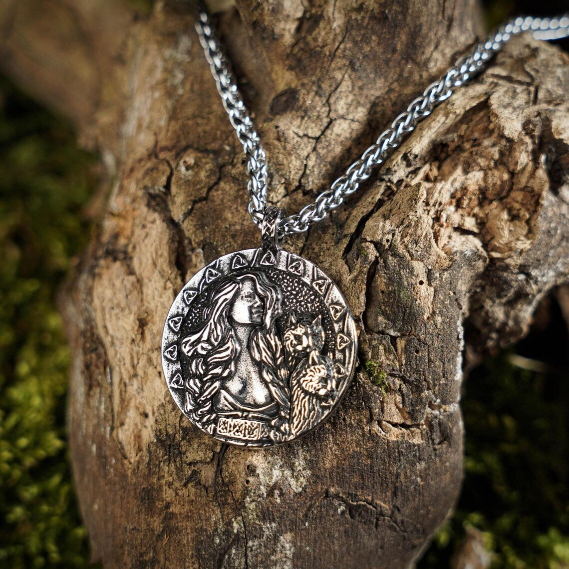 Freya necklace