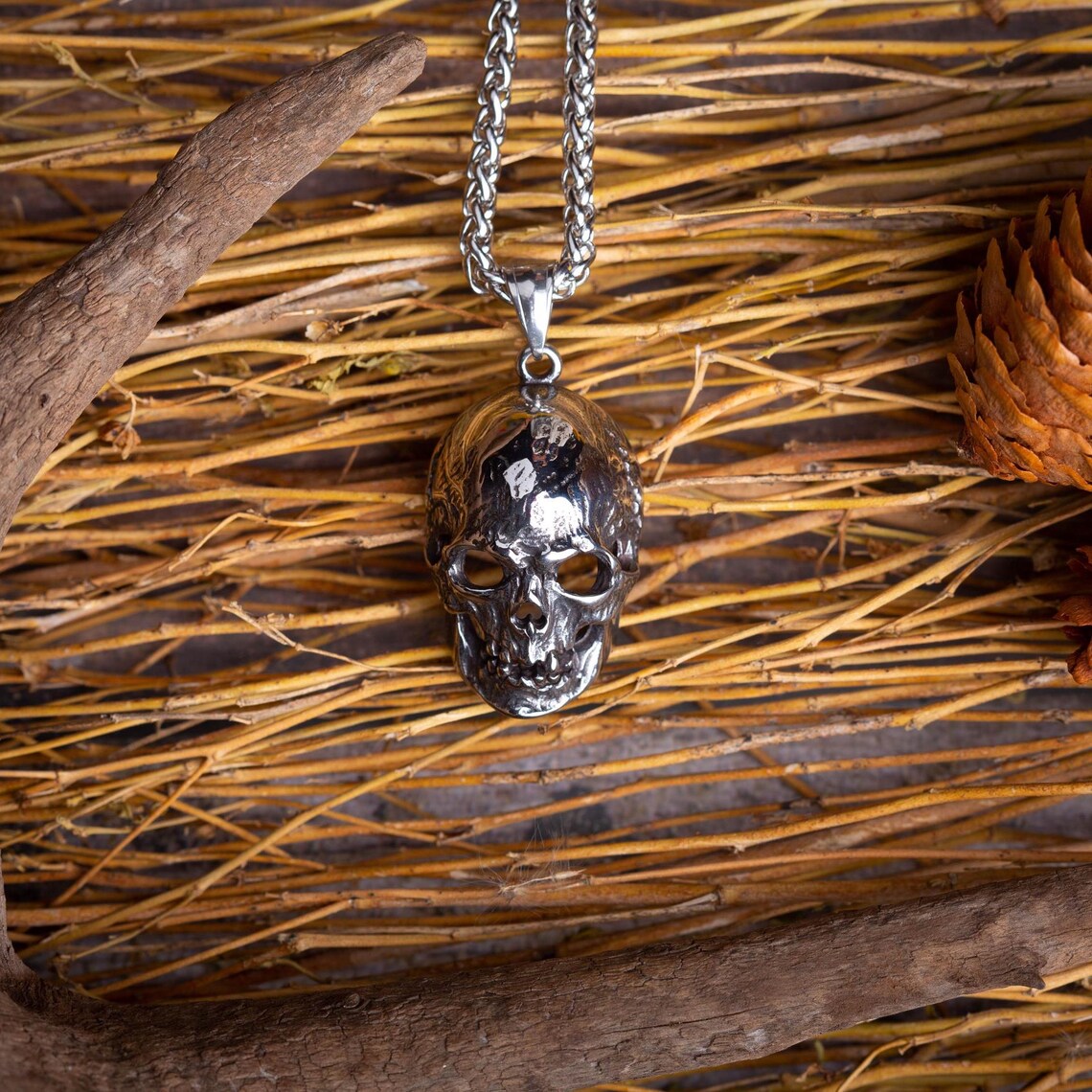 Skull pendant