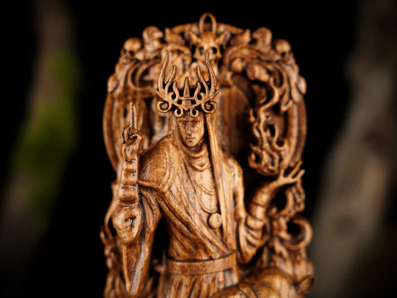 Paimon Getia Statue