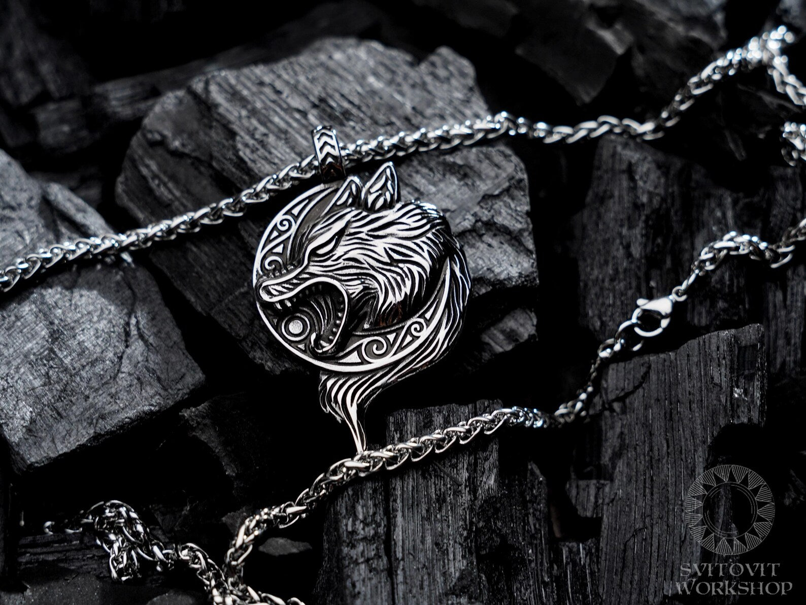 Fenrir necklace • 5-7 days delivery guarantee