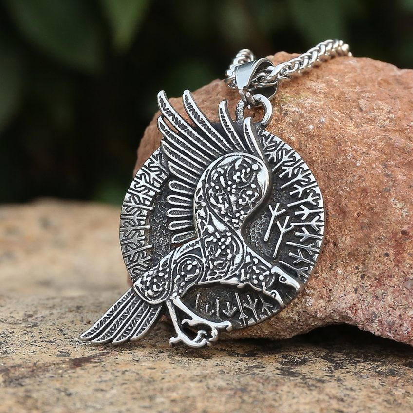 Nordic Raven necklace • 5-7 days delivery guarantee
