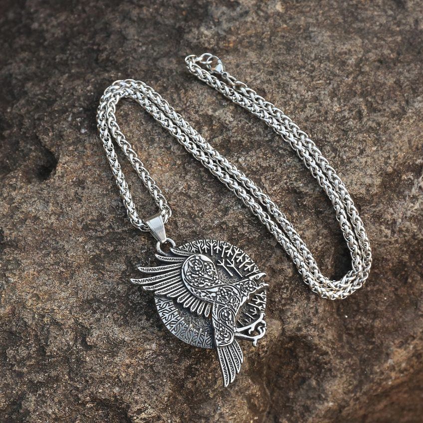 Nordic Raven necklace • 5-7 days delivery guarantee