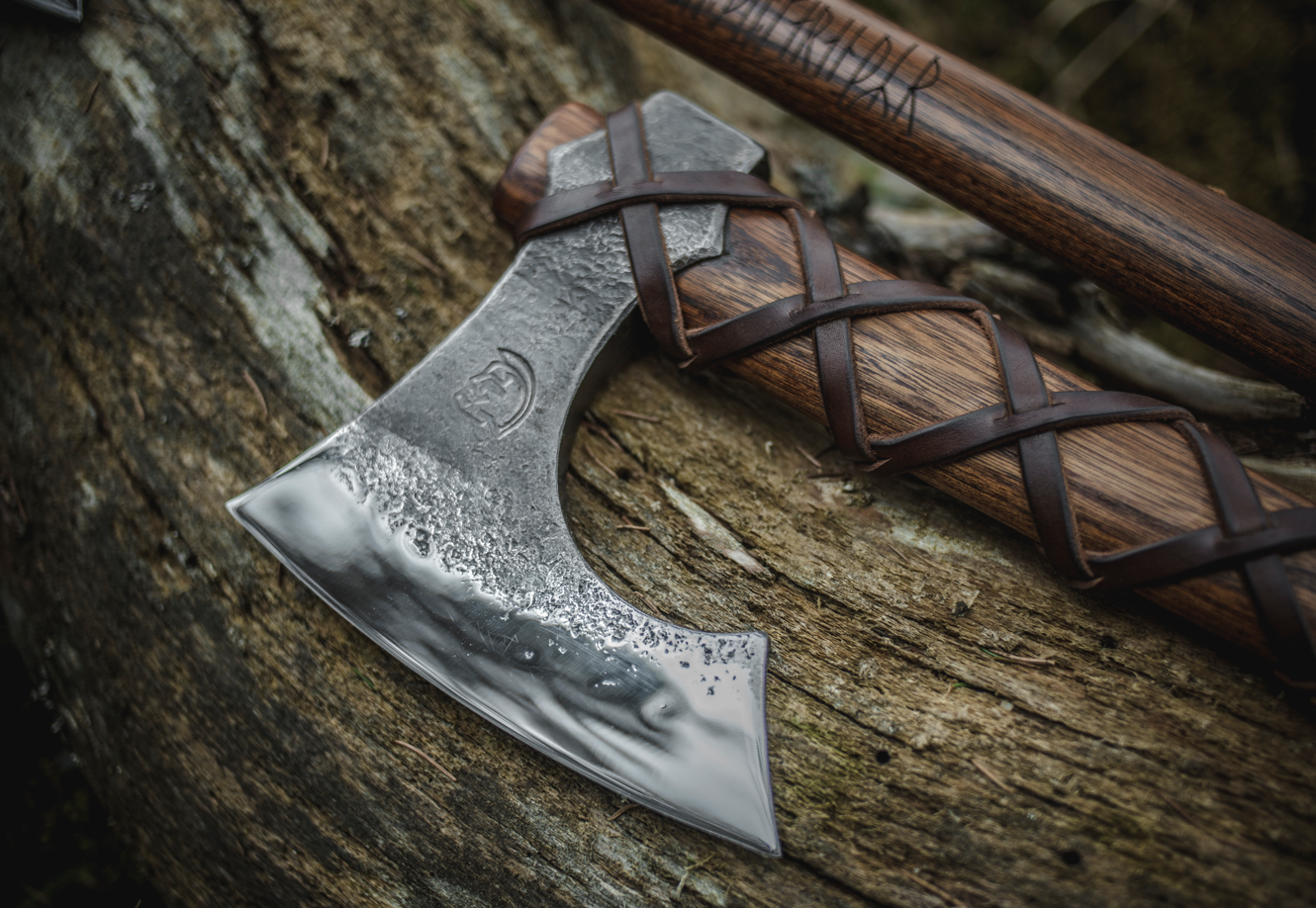 Large Ragnar Axe