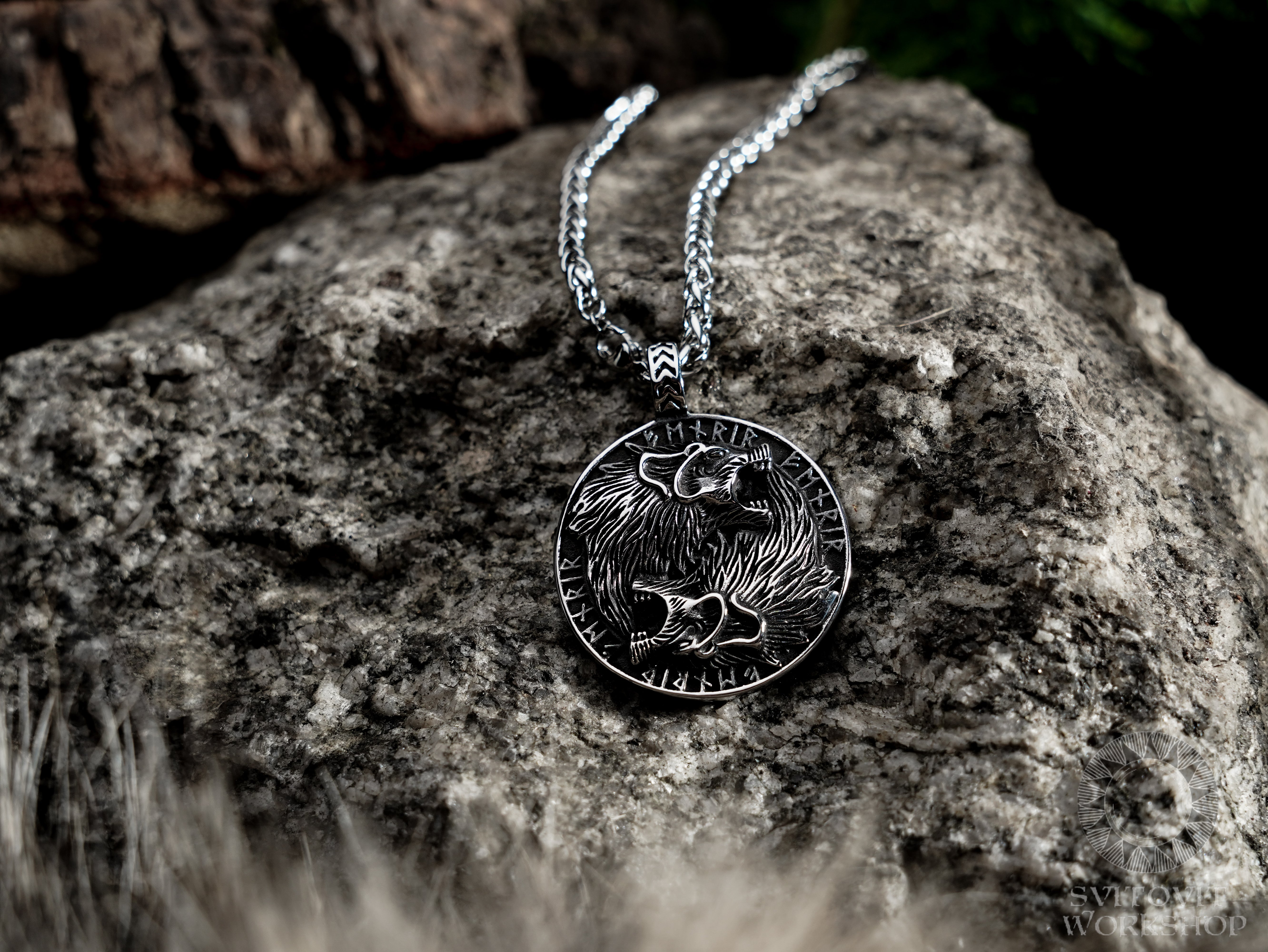 Viking Yin Yang necklace • 5-7 days delivery guarantee