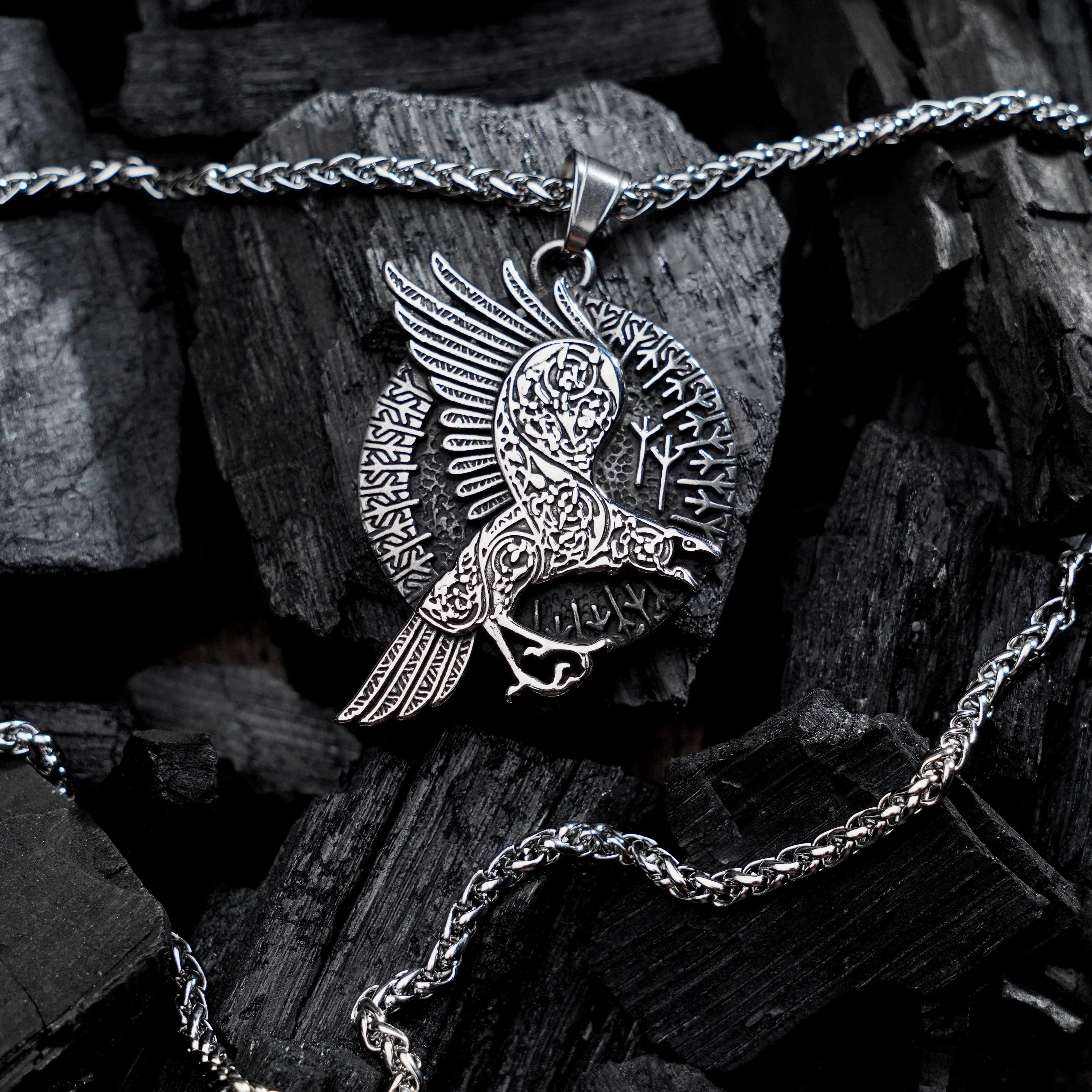 Nordic Raven necklace • 5-7 days delivery guarantee
