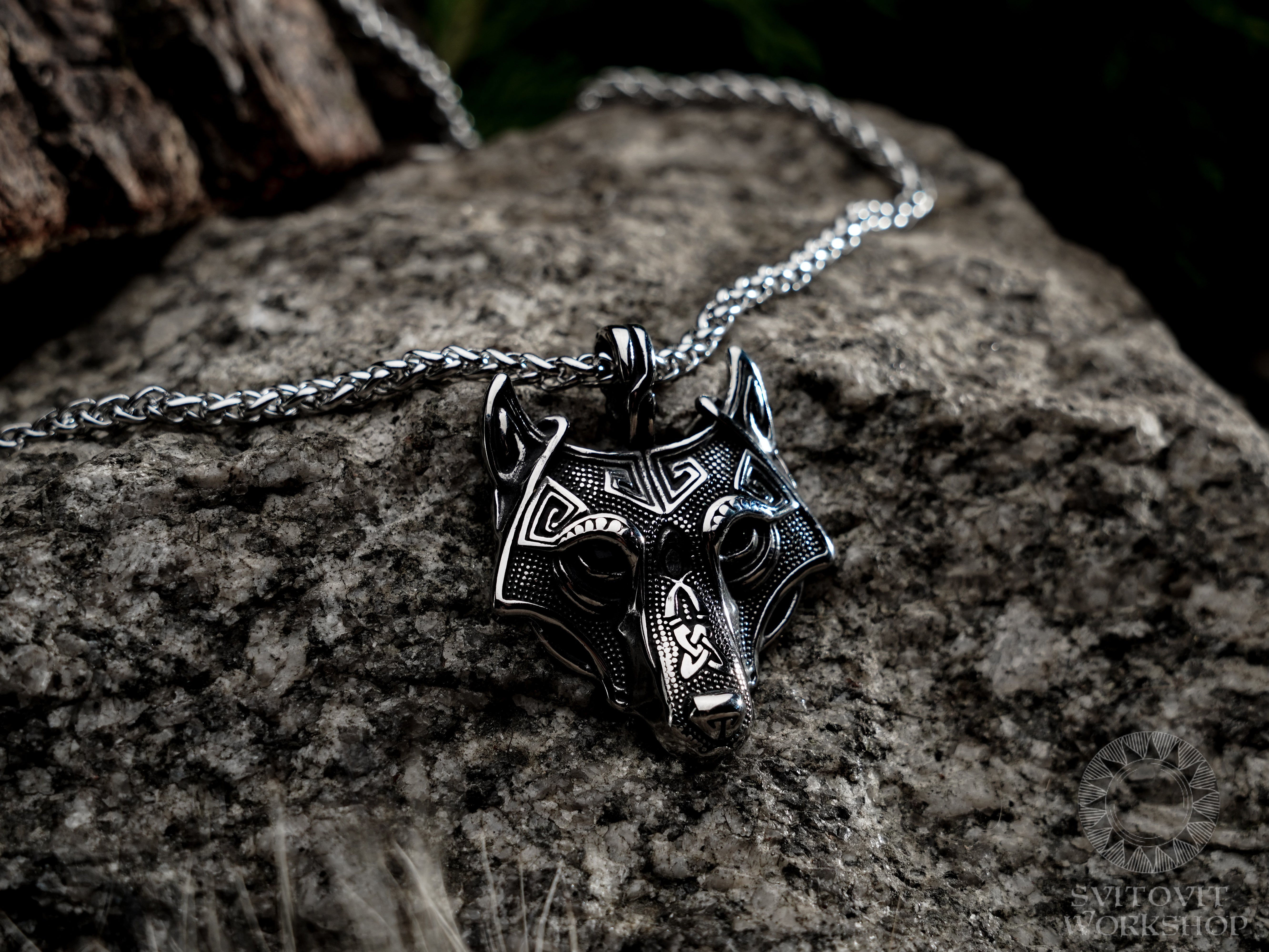 Fenrir head necklace • 5-7 days delivery guarantee