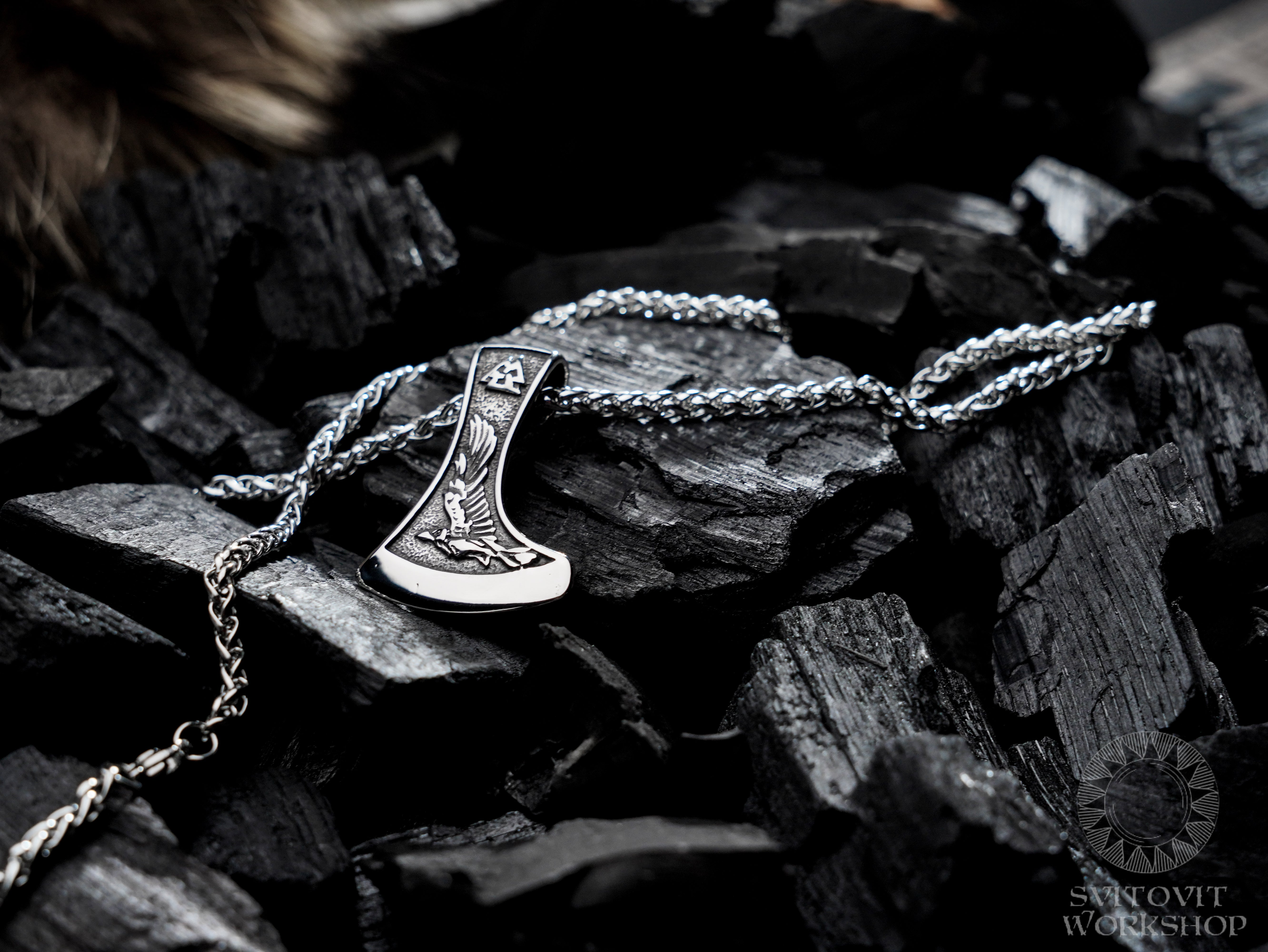 Norse Axe necklace • 5-7 days delivery guarantee
