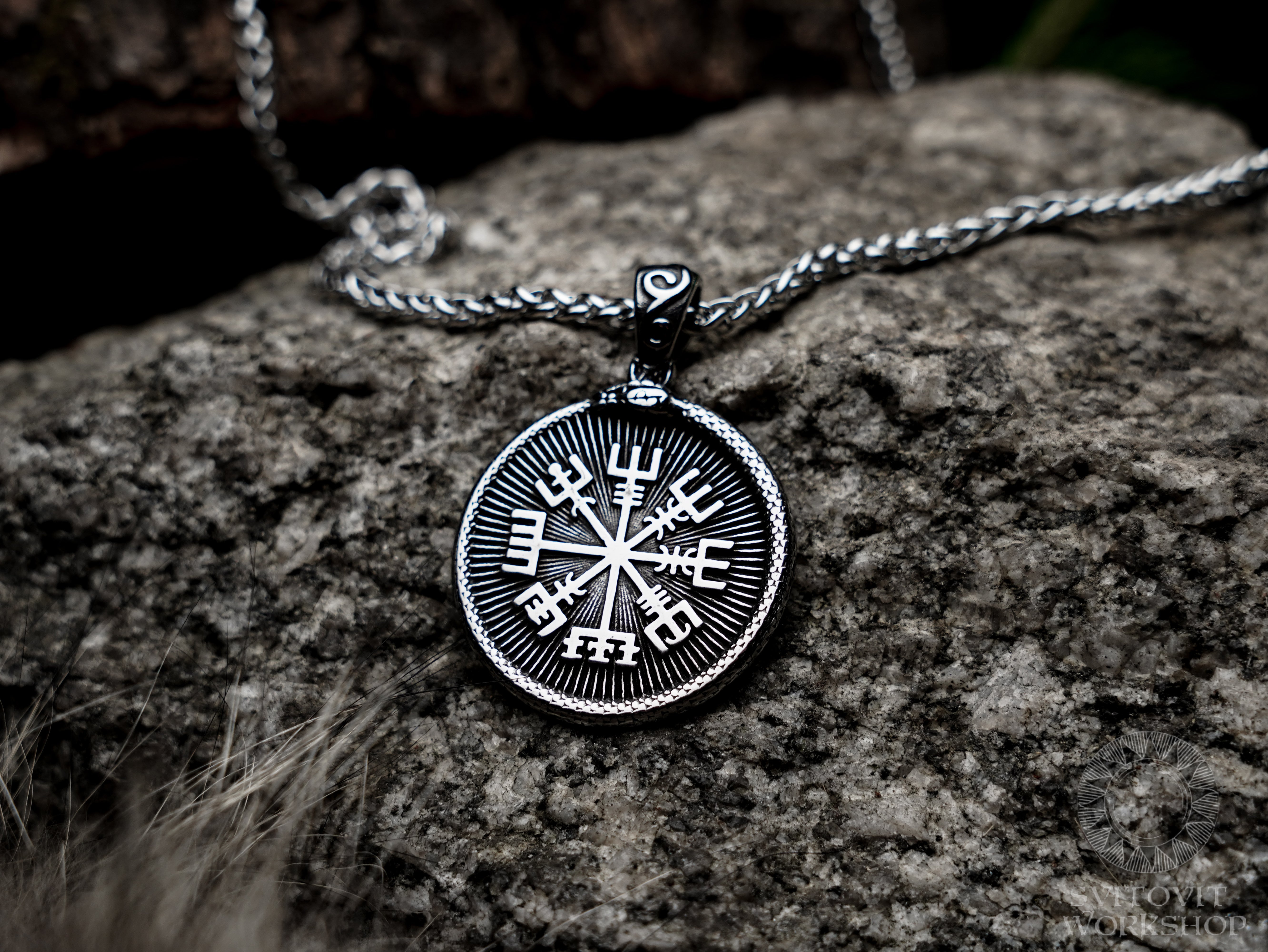 Valknut and Ouroboros necklace • 5-7 days delivery guarantee