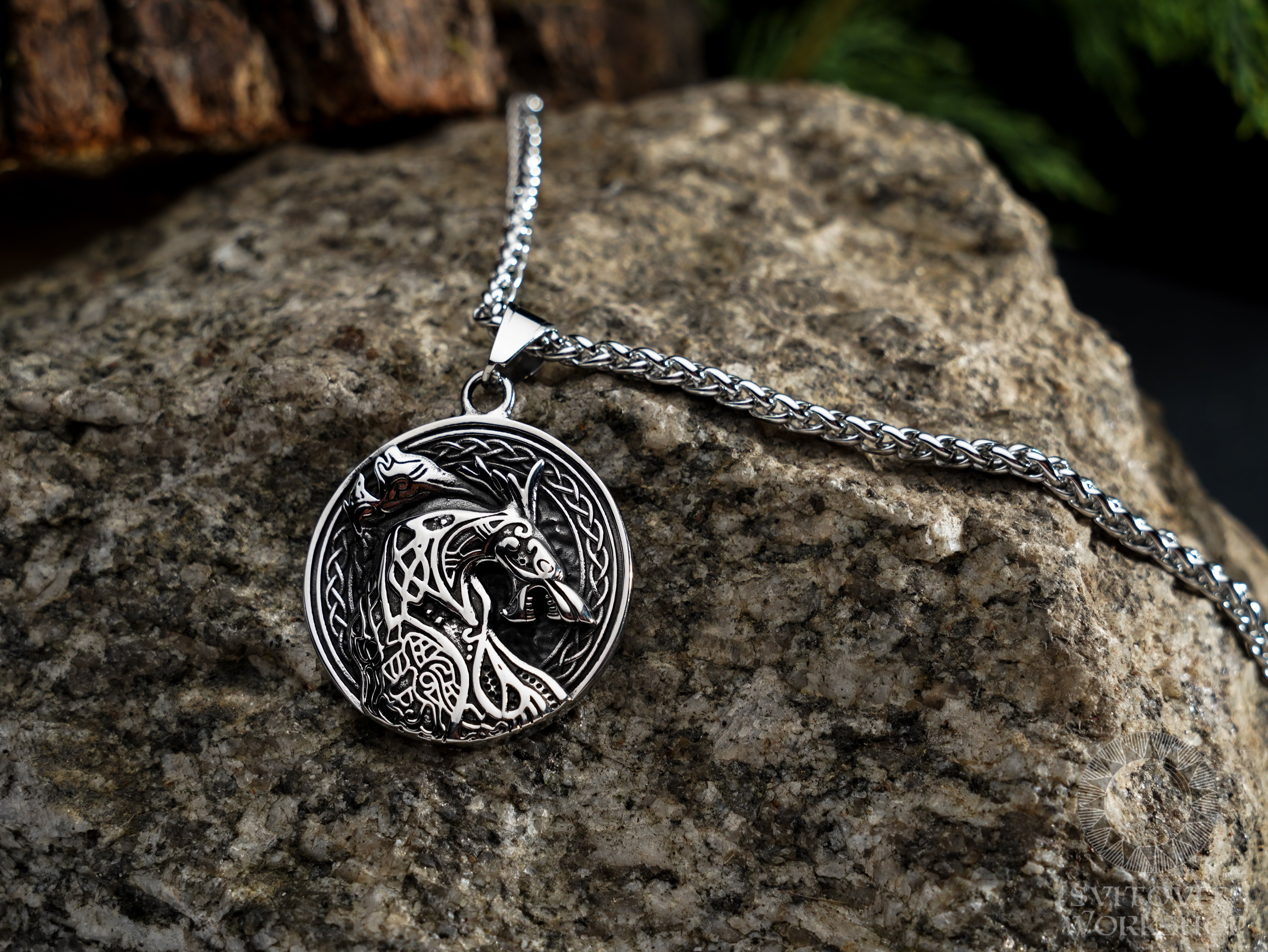 Fenrir necklace • 5-7 days delivery guarantee