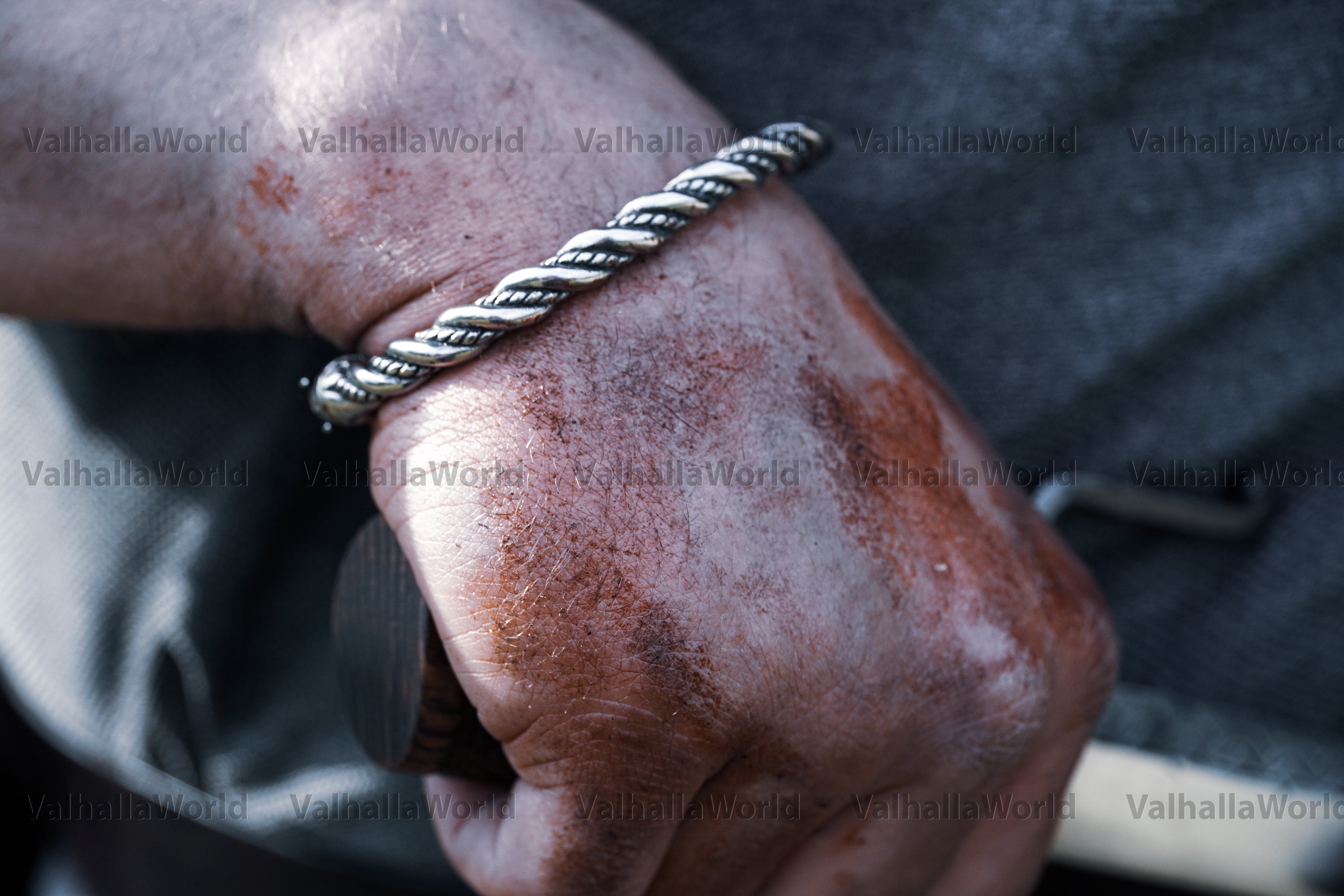 Wolf Bracelet for men • 5-7 days delivery within USA