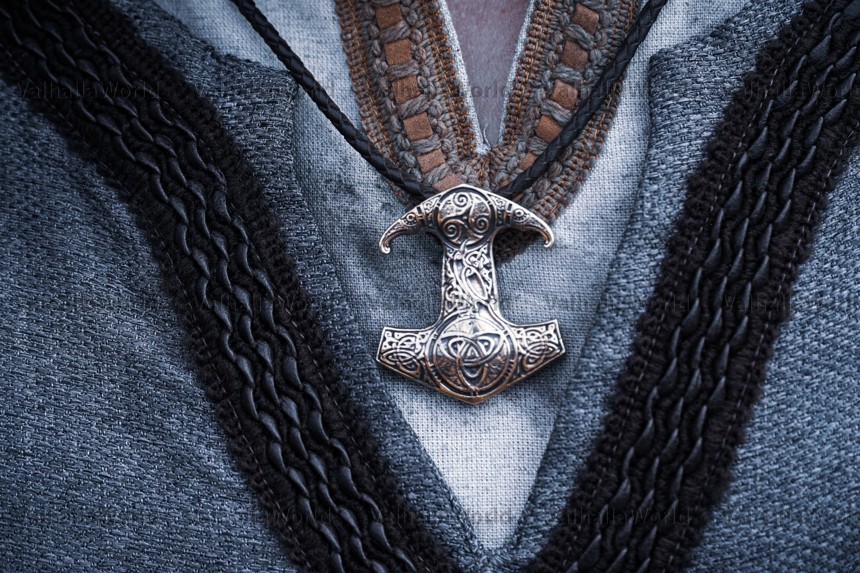 Large Mjolnir Pendant - Valhallaworld