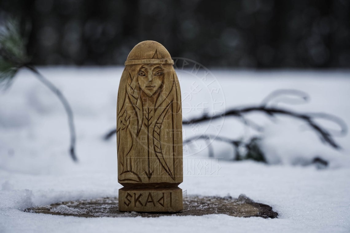 Skadi norse figurine