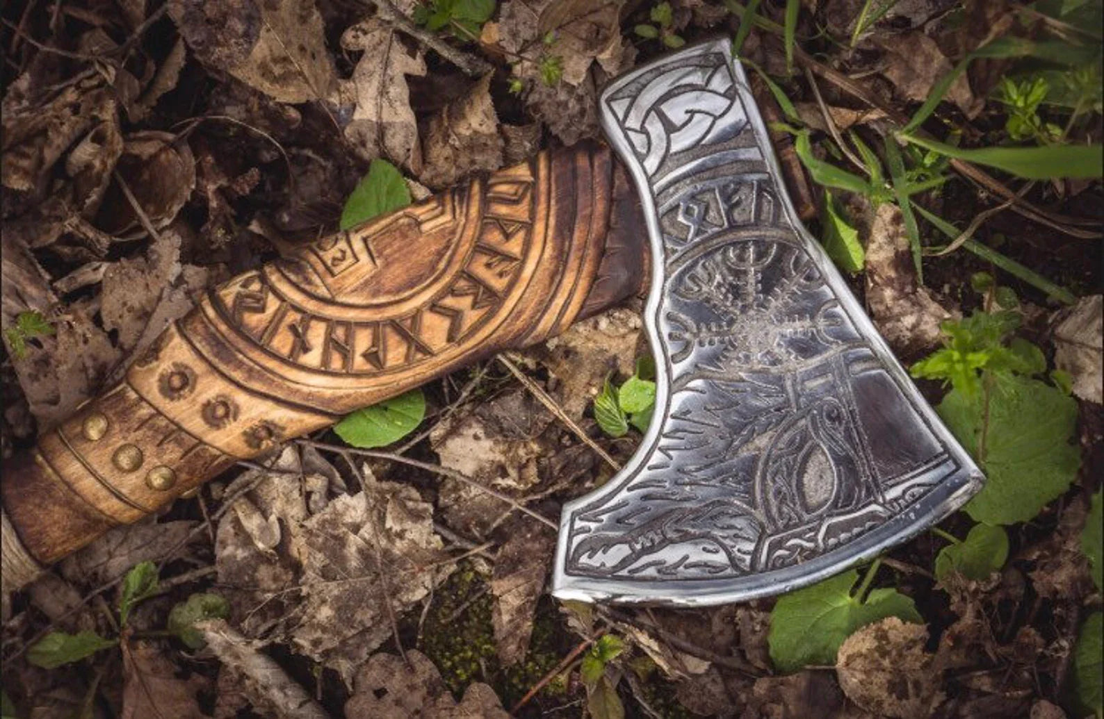 Ragnar engraved axe • 5-7 days delivery guarantee