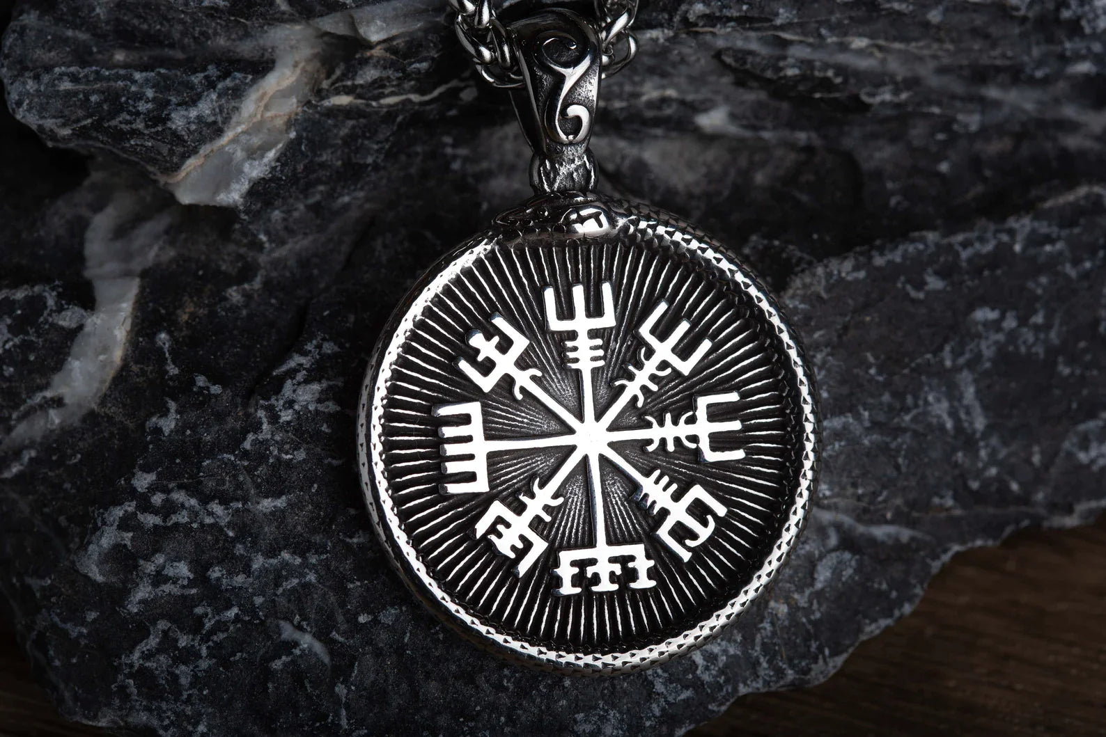 Valknut and Ouroboros necklace • 5-7 days delivery guarantee
