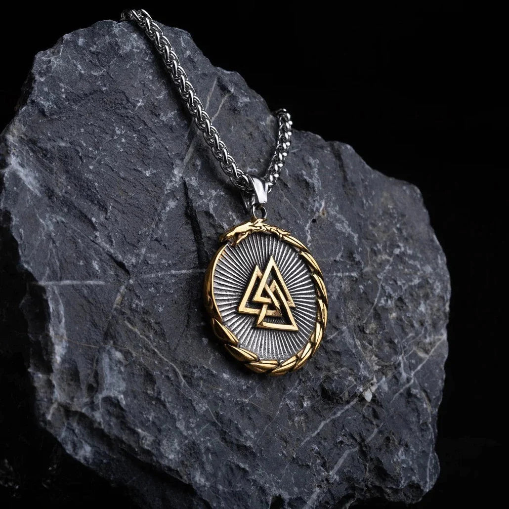 Valknut necklace • 5-7 days delivery guarantee
