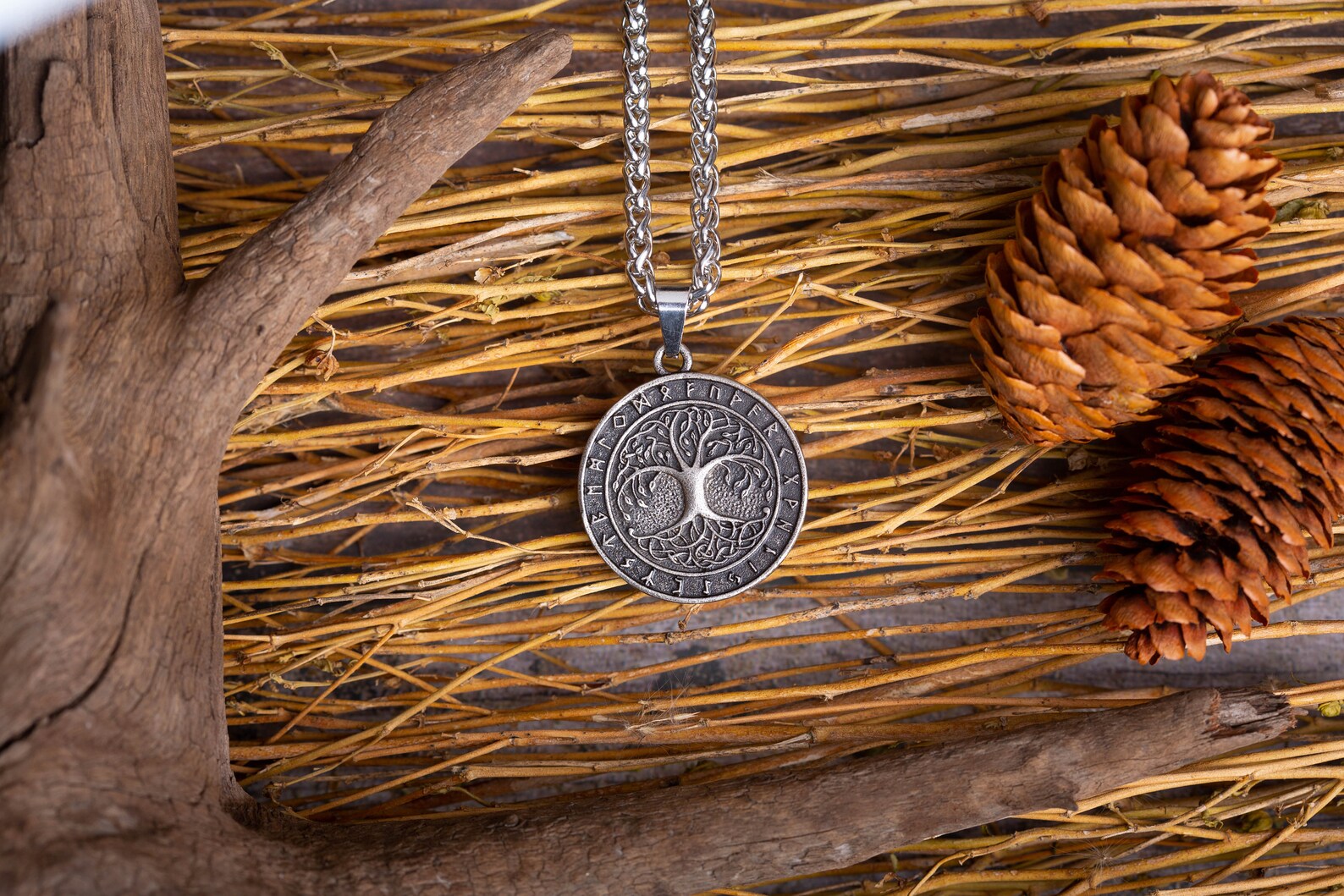 Runic Yggdrasil necklace • 5-7 days delivery guarantee