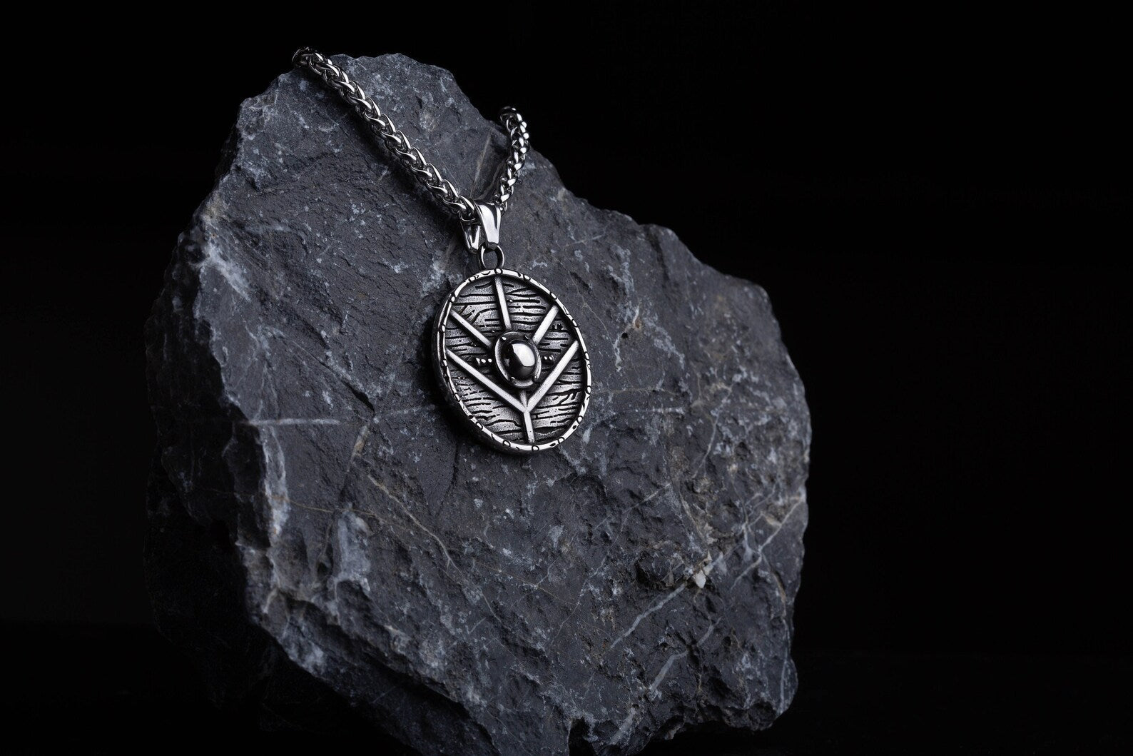 Viking Shield necklace • 5-7 days delivery guarantee