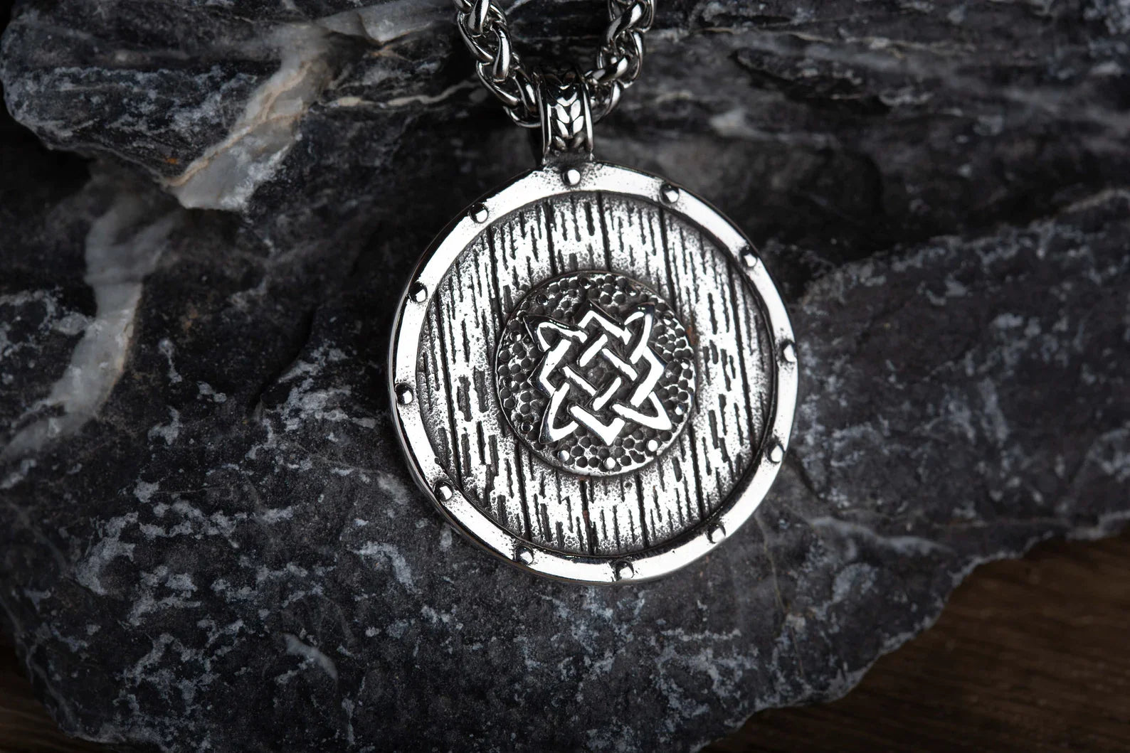 Slavic Knot Shield necklace • 5-7 days delivery guarantee