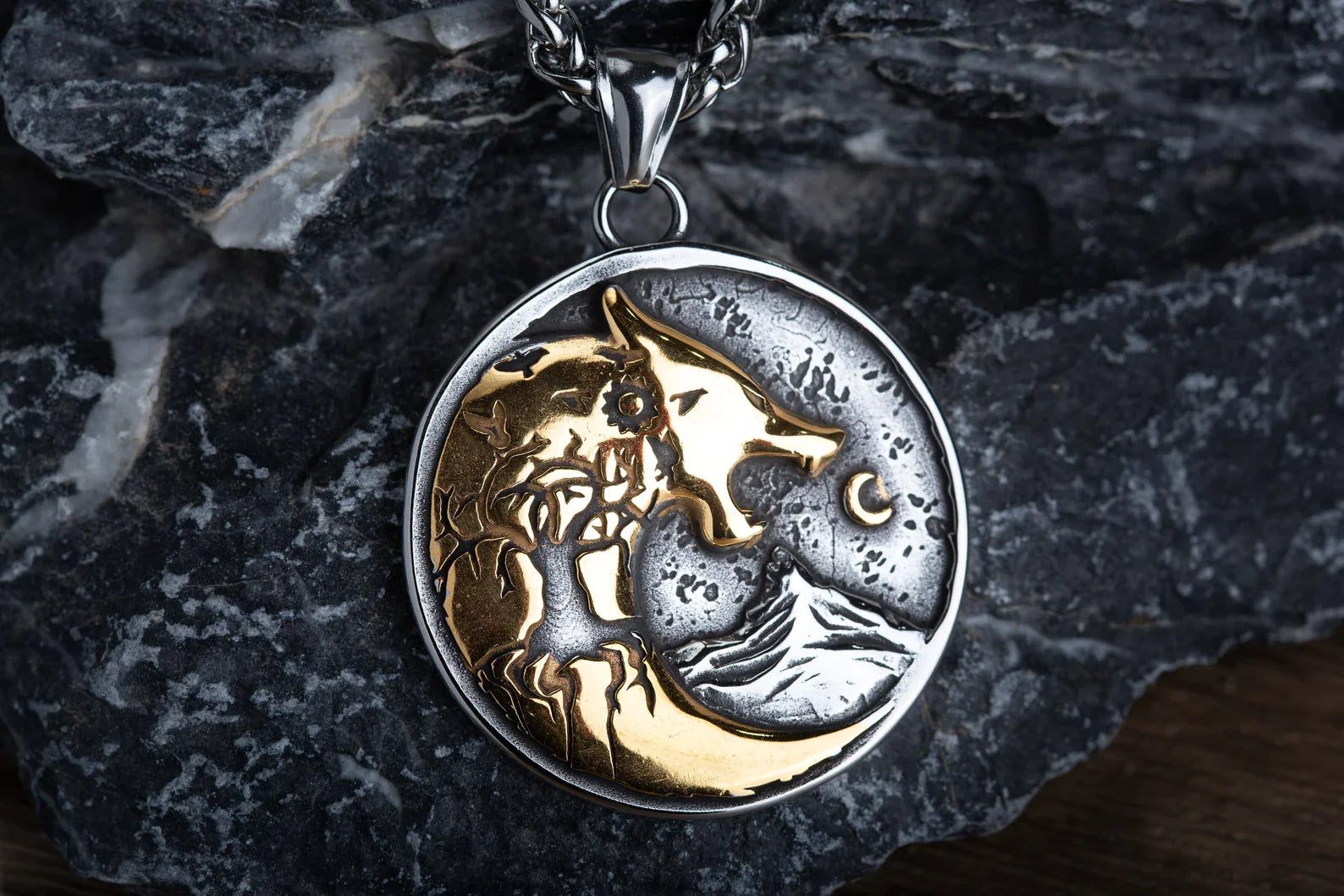 Moon Wolf necklace • 5-7 days delivery guarantee