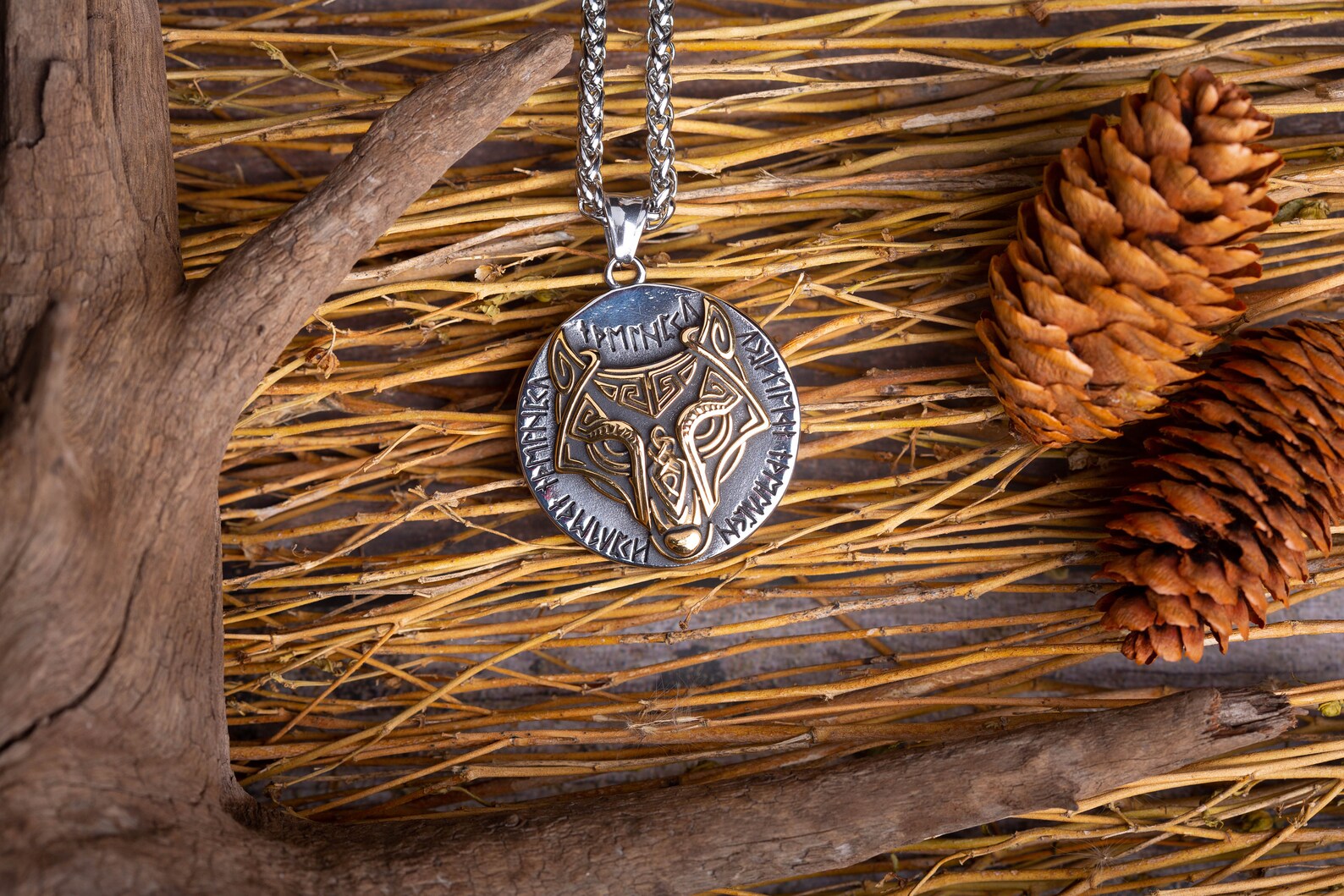 Fenrir necklace • 5-7 days delivery guarantee