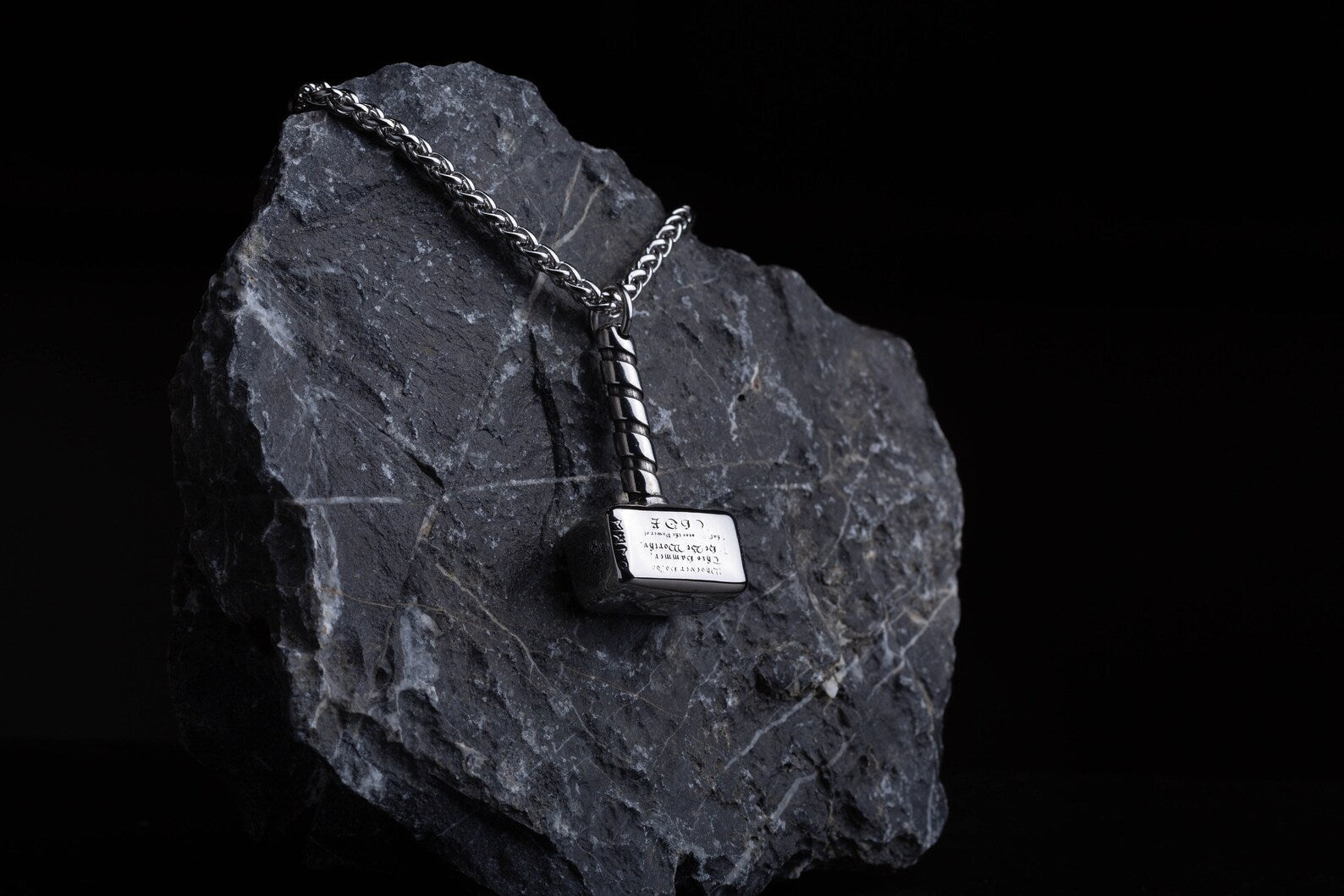 Viking Hammer necklace • 5-7 days delivery guarantee