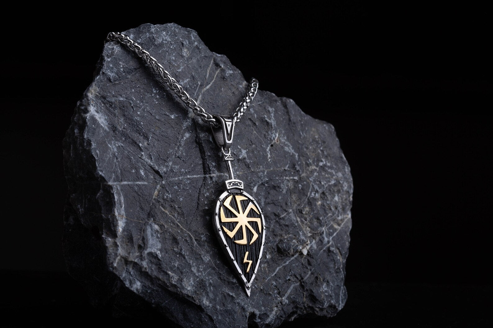 Kolovrat Shield necklace • 5-7 days delivery guarantee