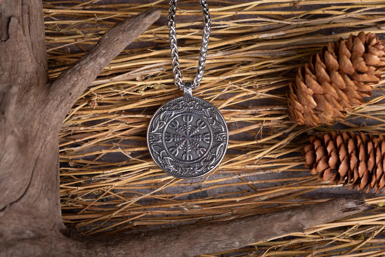 Helm of Awe necklace • 5-7 days delivery guarantee