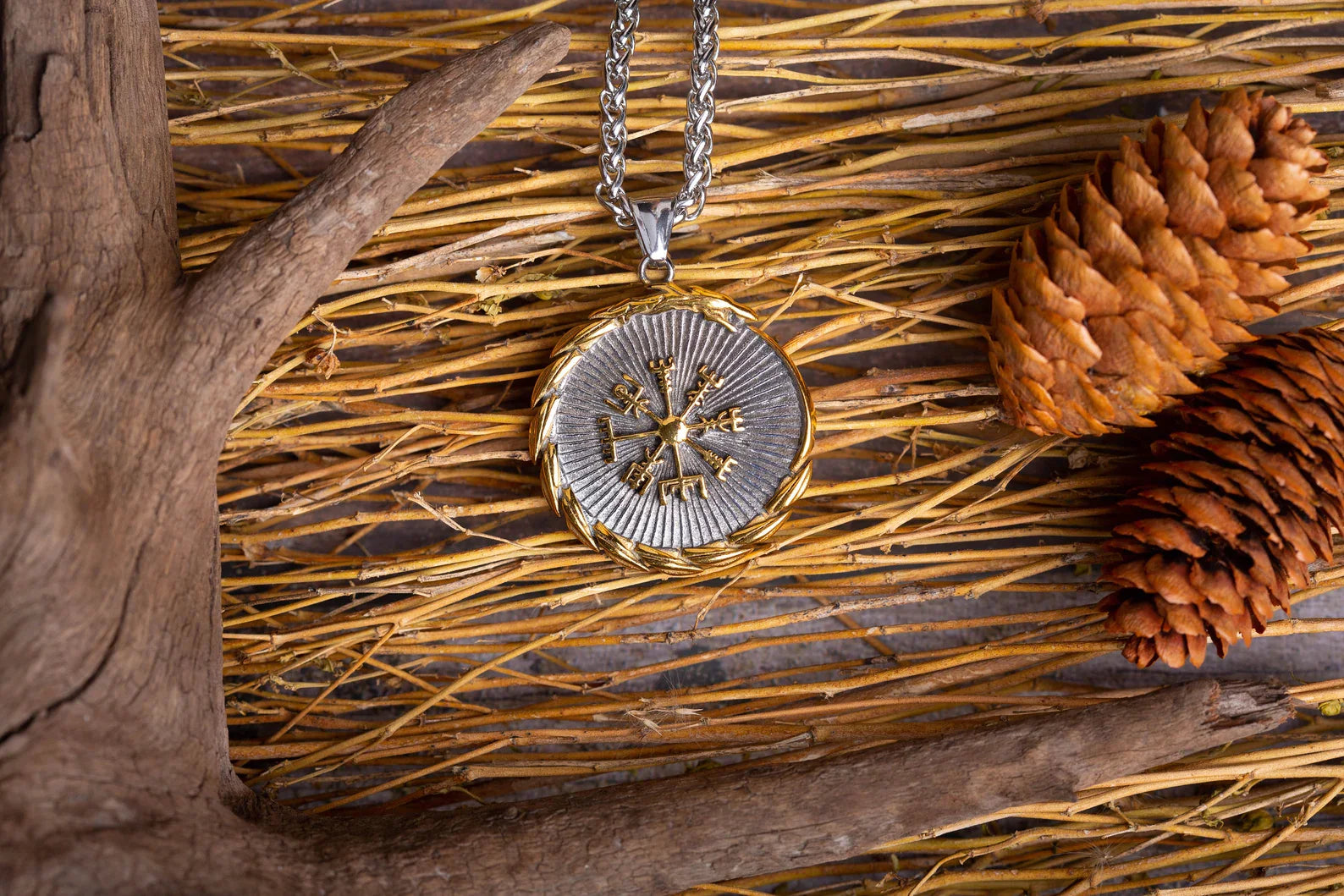 Valknut necklace • 5-7 days delivery guarantee