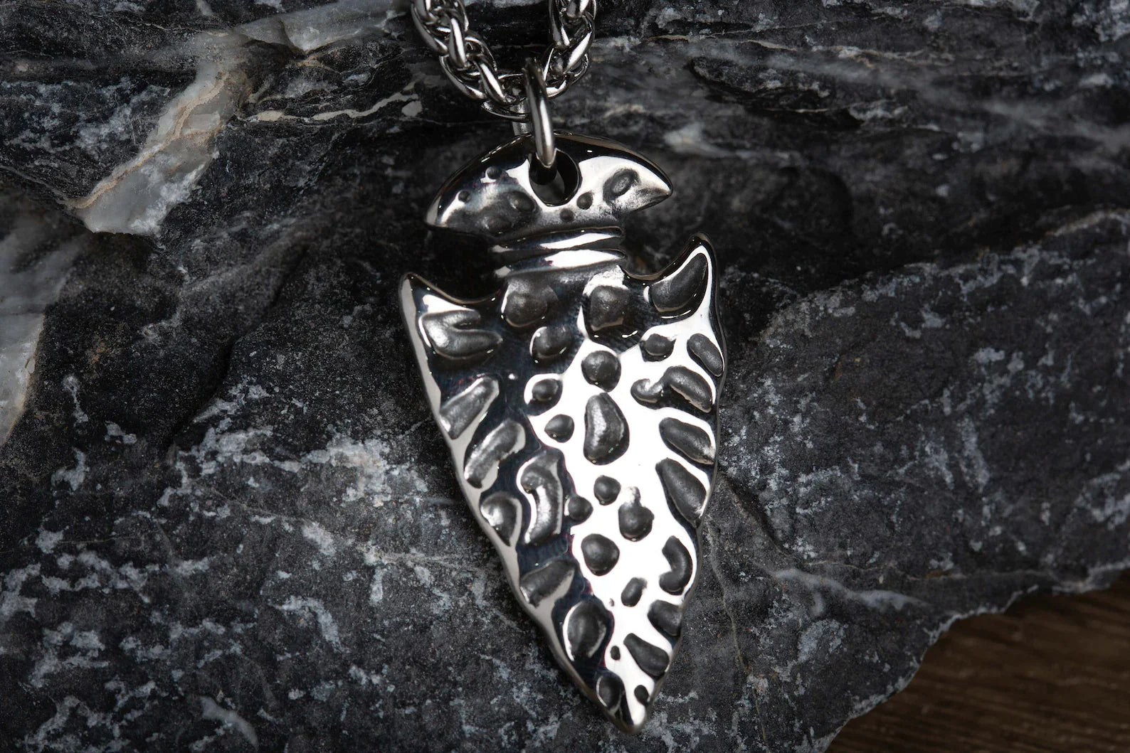 Spear Head necklace • 5-7 days delivery guarantee