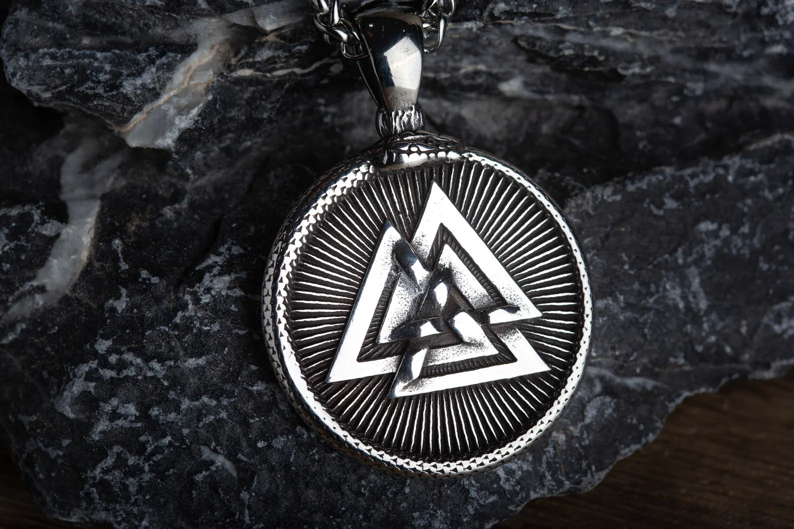 Valknut and Ouroboros necklace • 5-7 days delivery guarantee