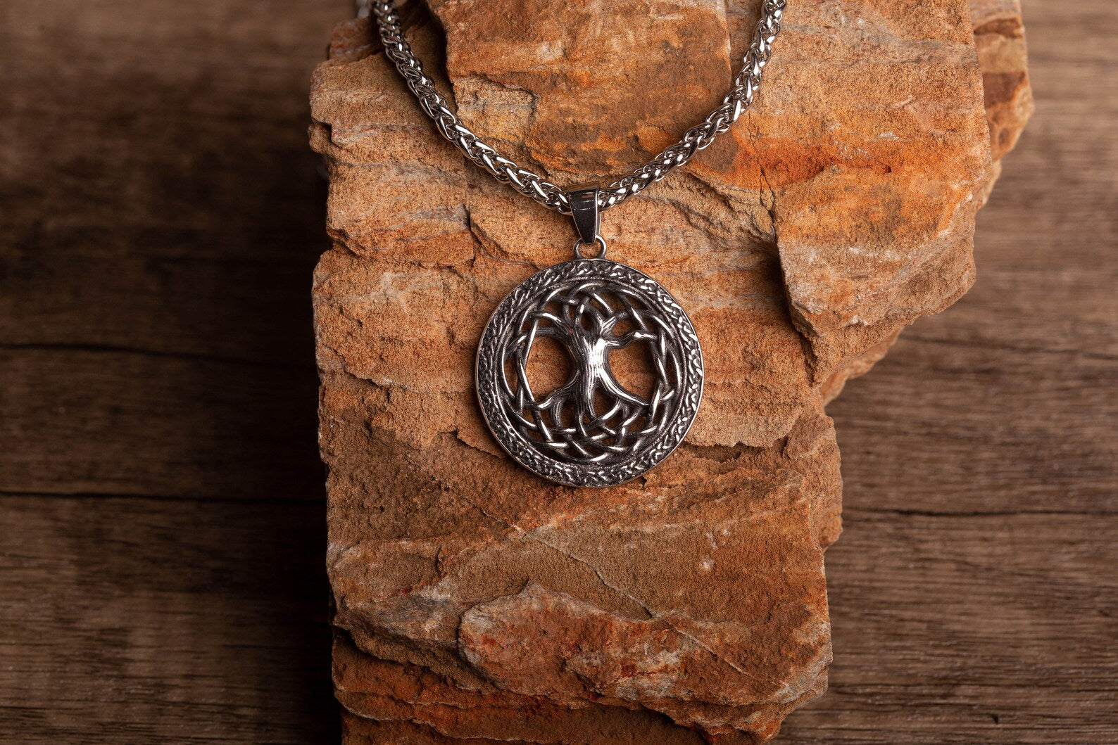 Traditional Yggdrasil necklace • 5-7 days delivery guarantee