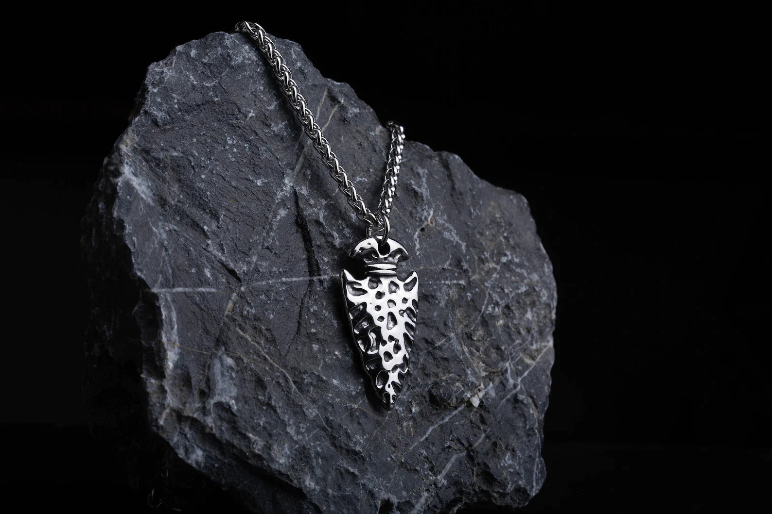 Spear Head necklace • 5-7 days delivery guarantee