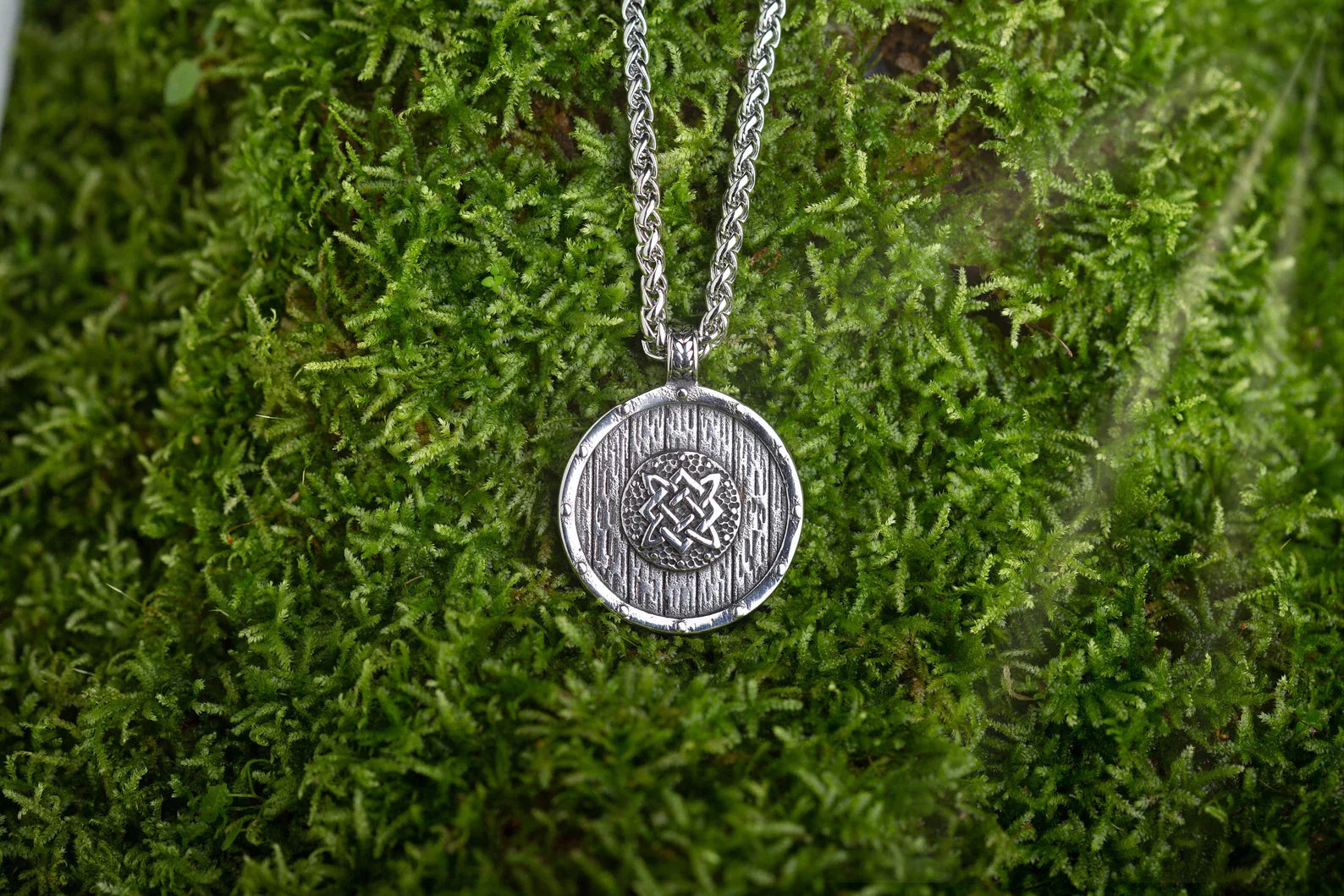 Slavic Knot Shield necklace • 5-7 days delivery guarantee