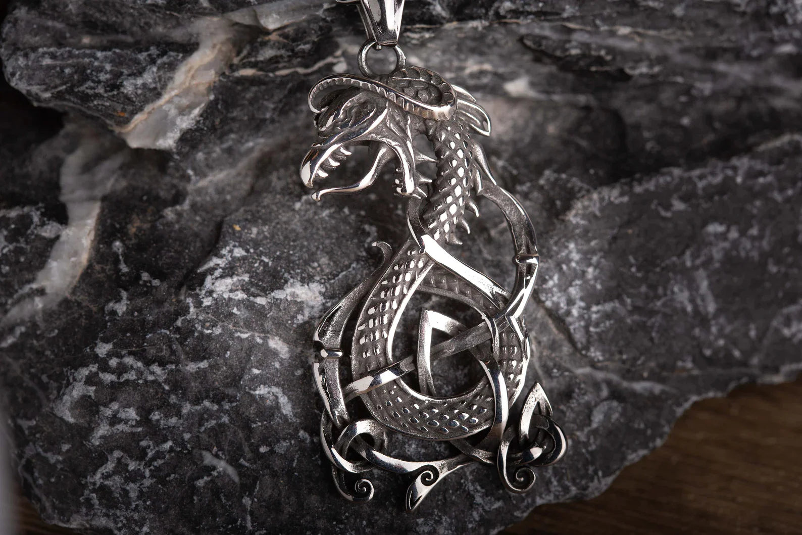 Jormungand necklace • 5-7 days delivery guarantee
