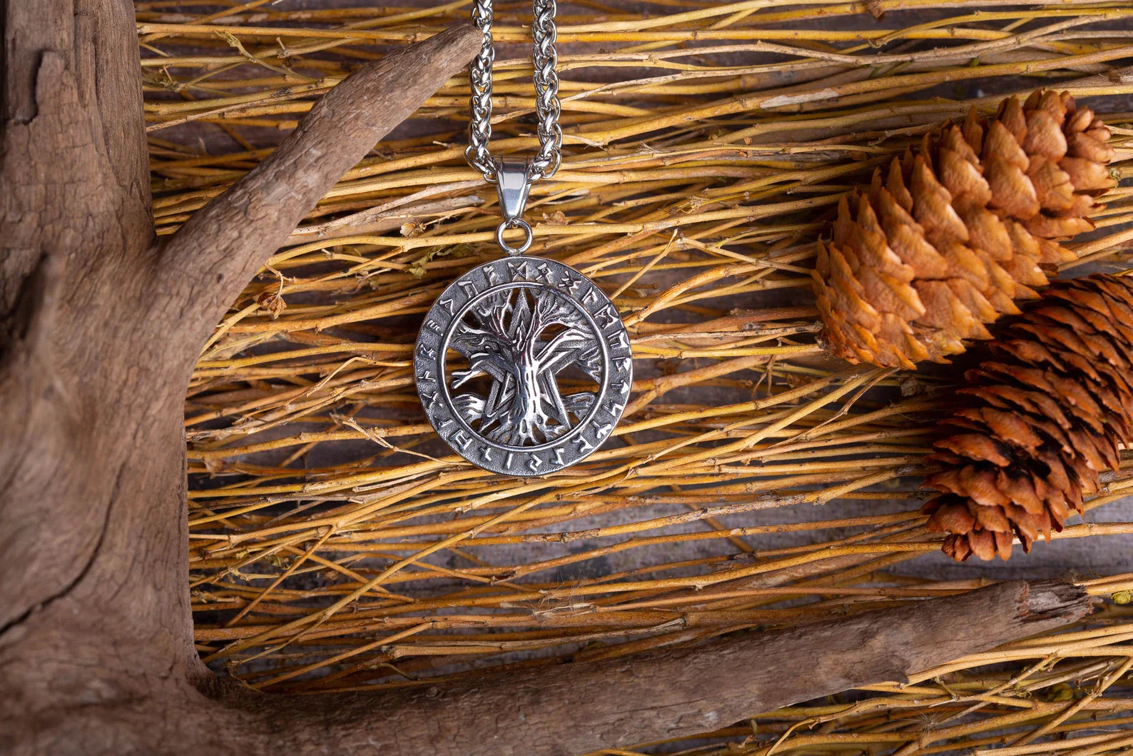 Yggdrasil necklace • 5-7 days delivery guarantee