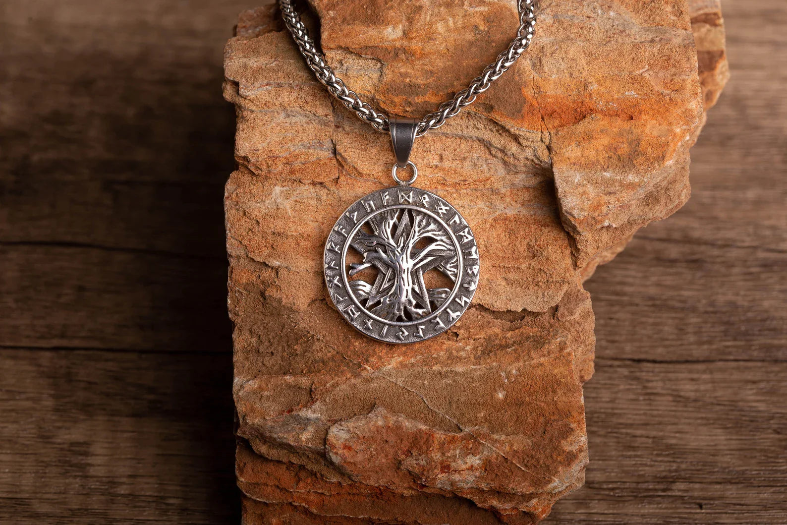 Yggdrasil necklace • 5-7 days delivery guarantee