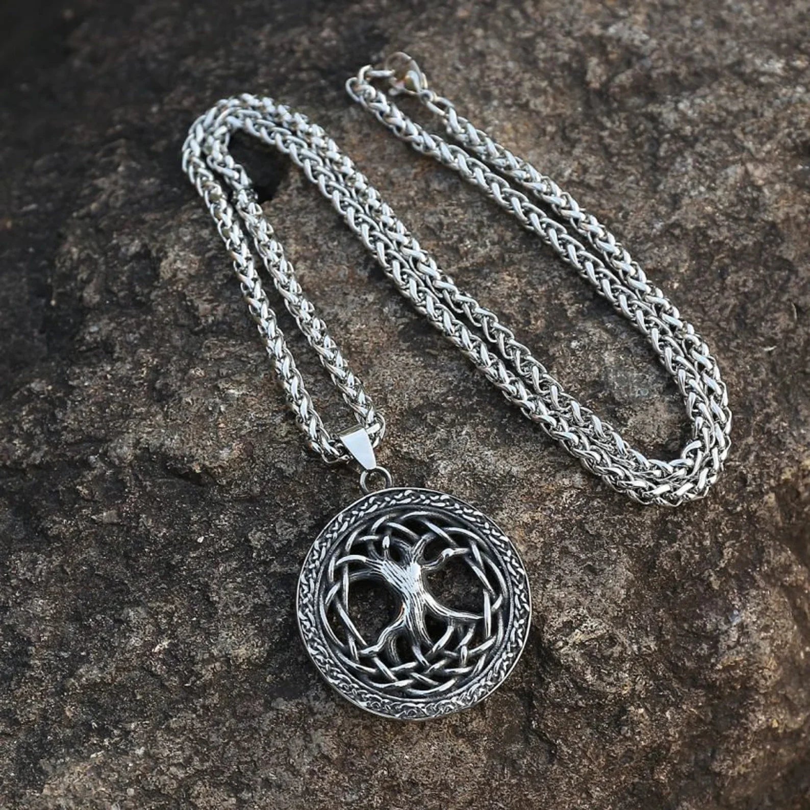 Traditional Yggdrasil necklace • 5-7 days delivery guarantee