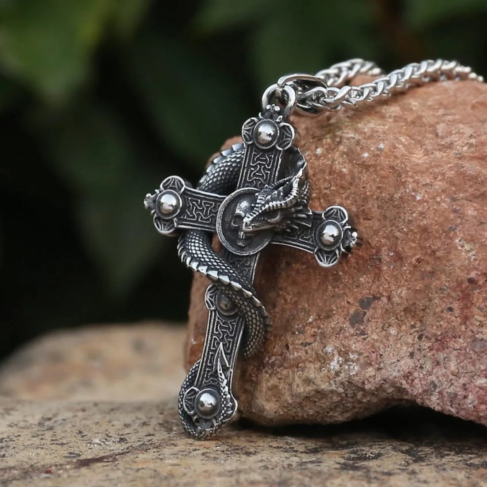 Skull Cross necklace, 5-7 days delivery guarantee
