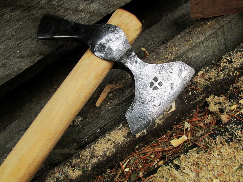 Medieval throwing axe