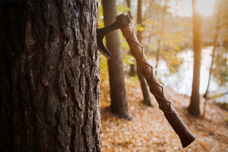 Engraved Ragnar axe • Shipping from the USA