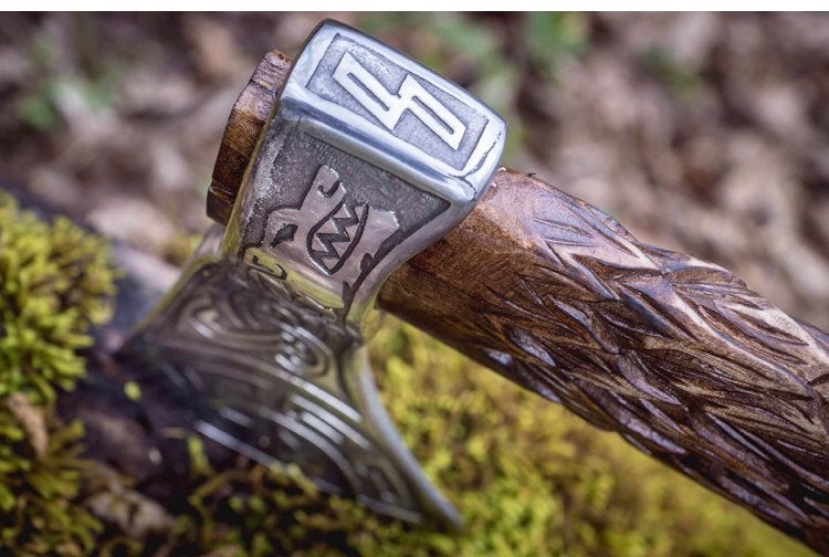 Ragnar axe