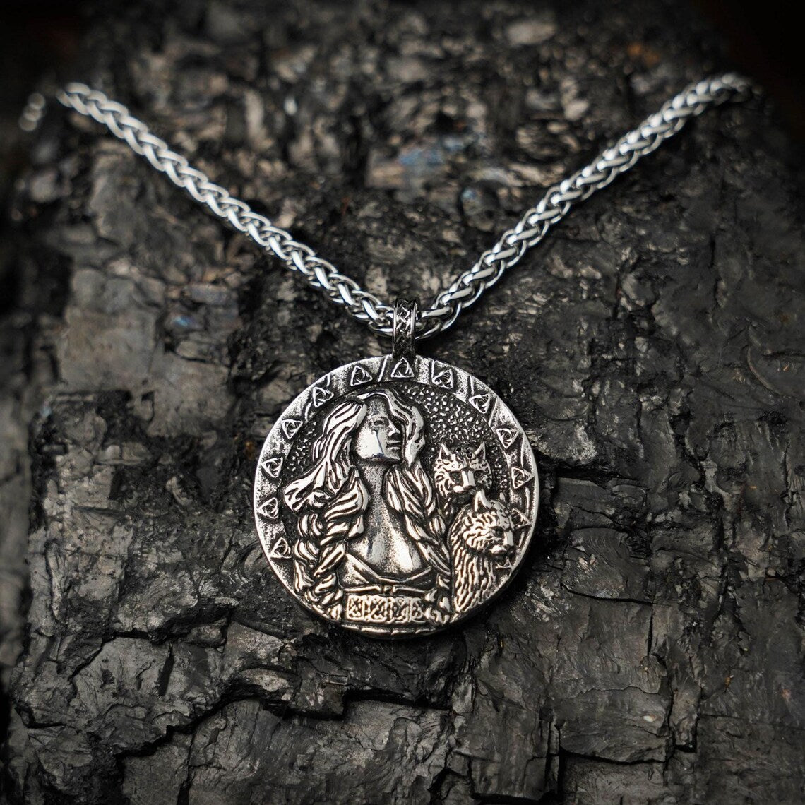 Freya necklace