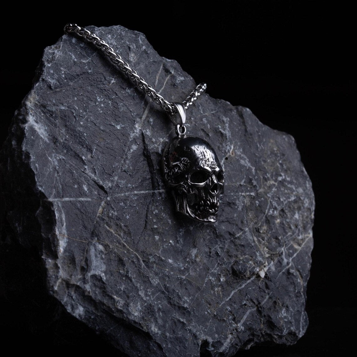 Skull pendant
