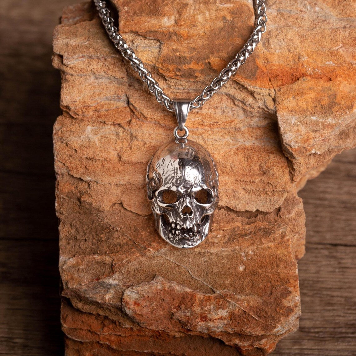 Skull pendant