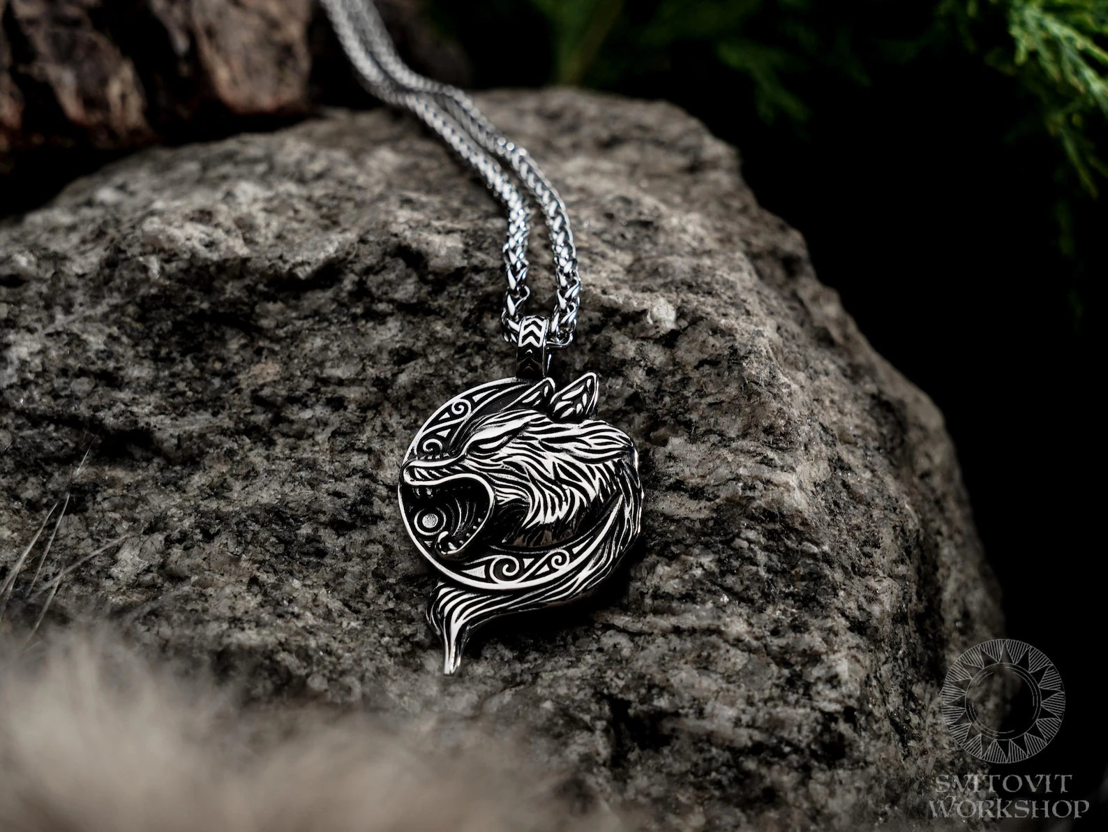 Fenrir necklace • 5-7 days delivery guarantee