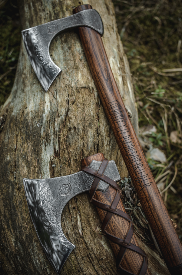 Large Ragnar Axe