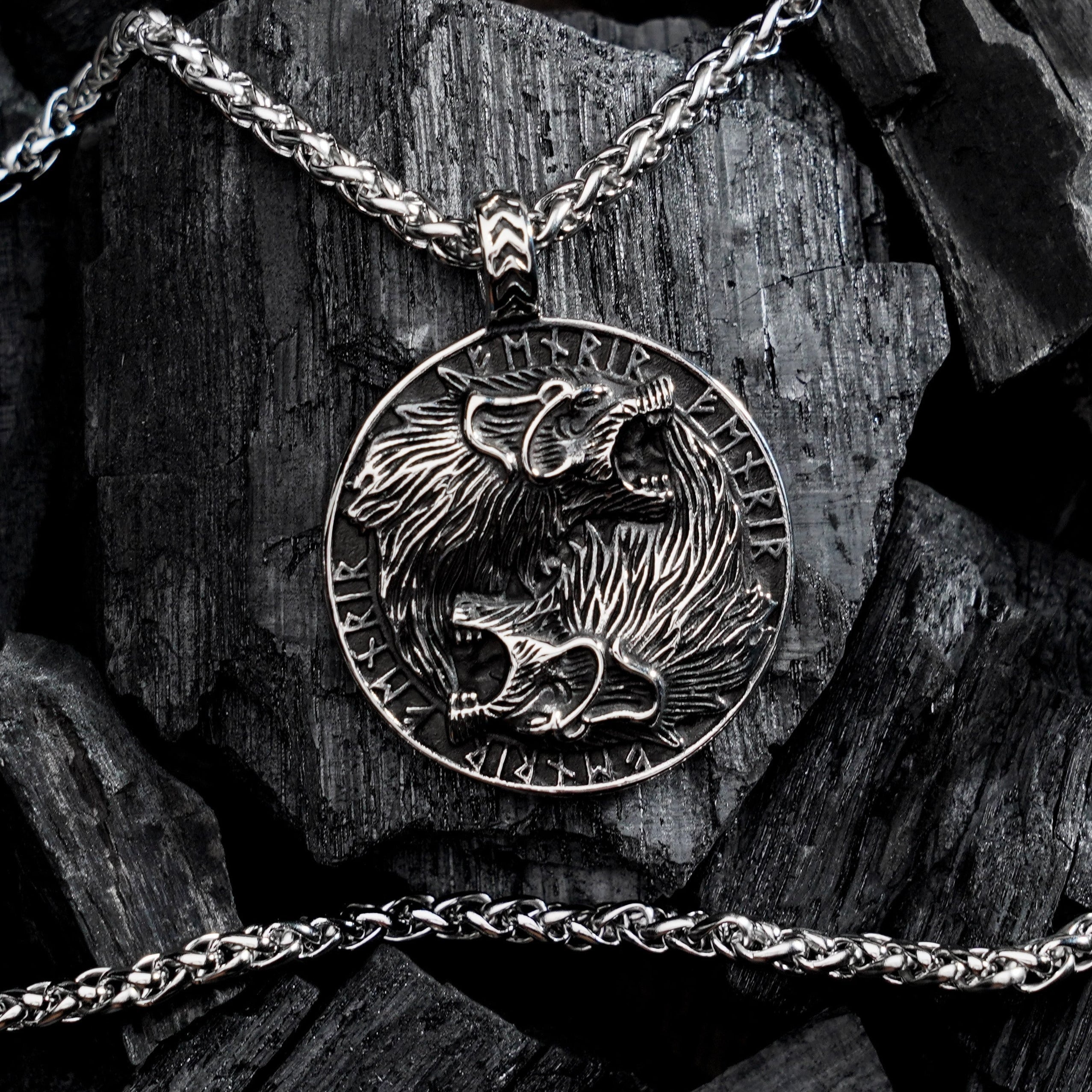 Viking Yin Yang necklace • 5-7 days delivery guarantee