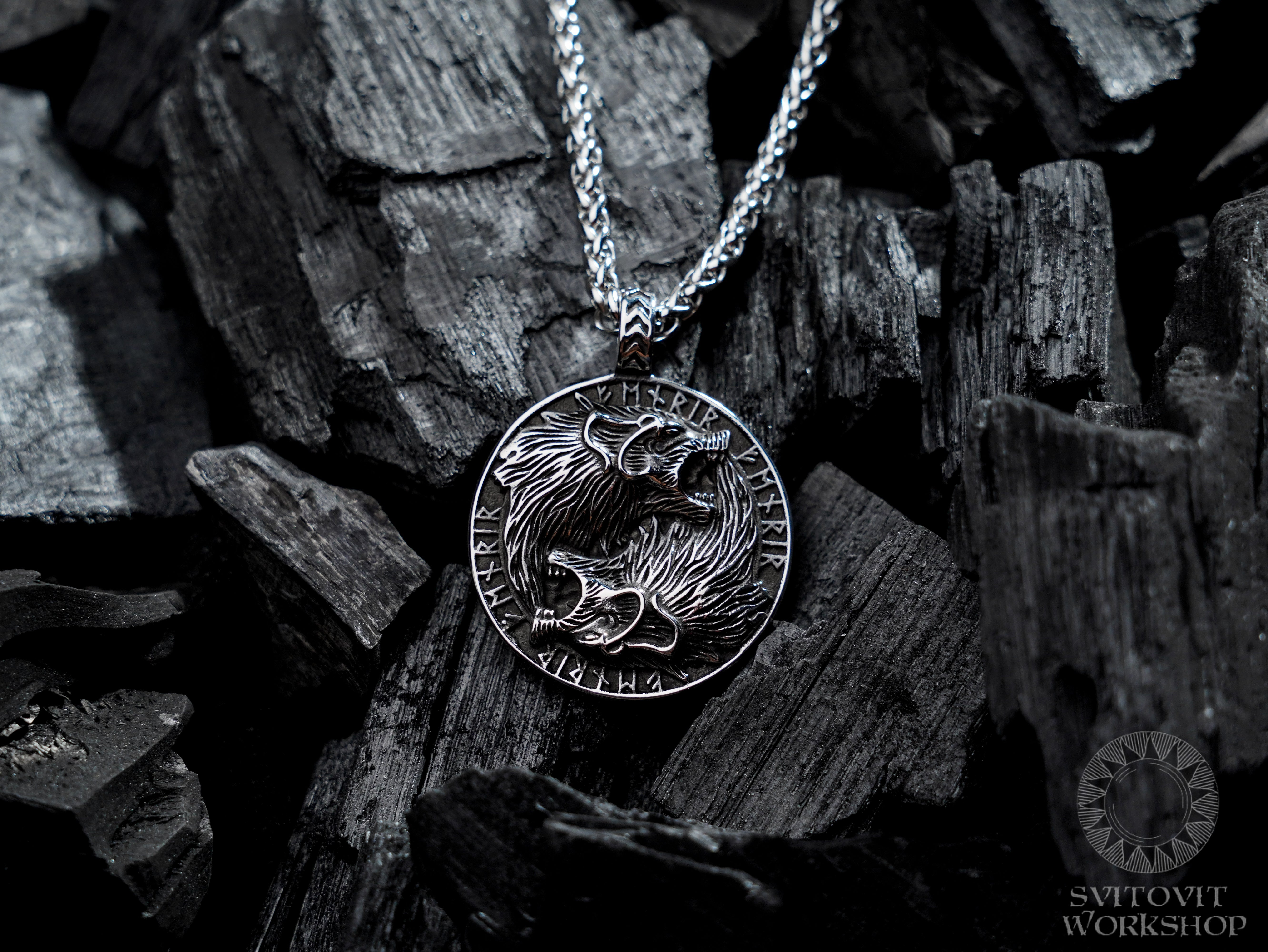 Viking Yin Yang necklace • 5-7 days delivery guarantee