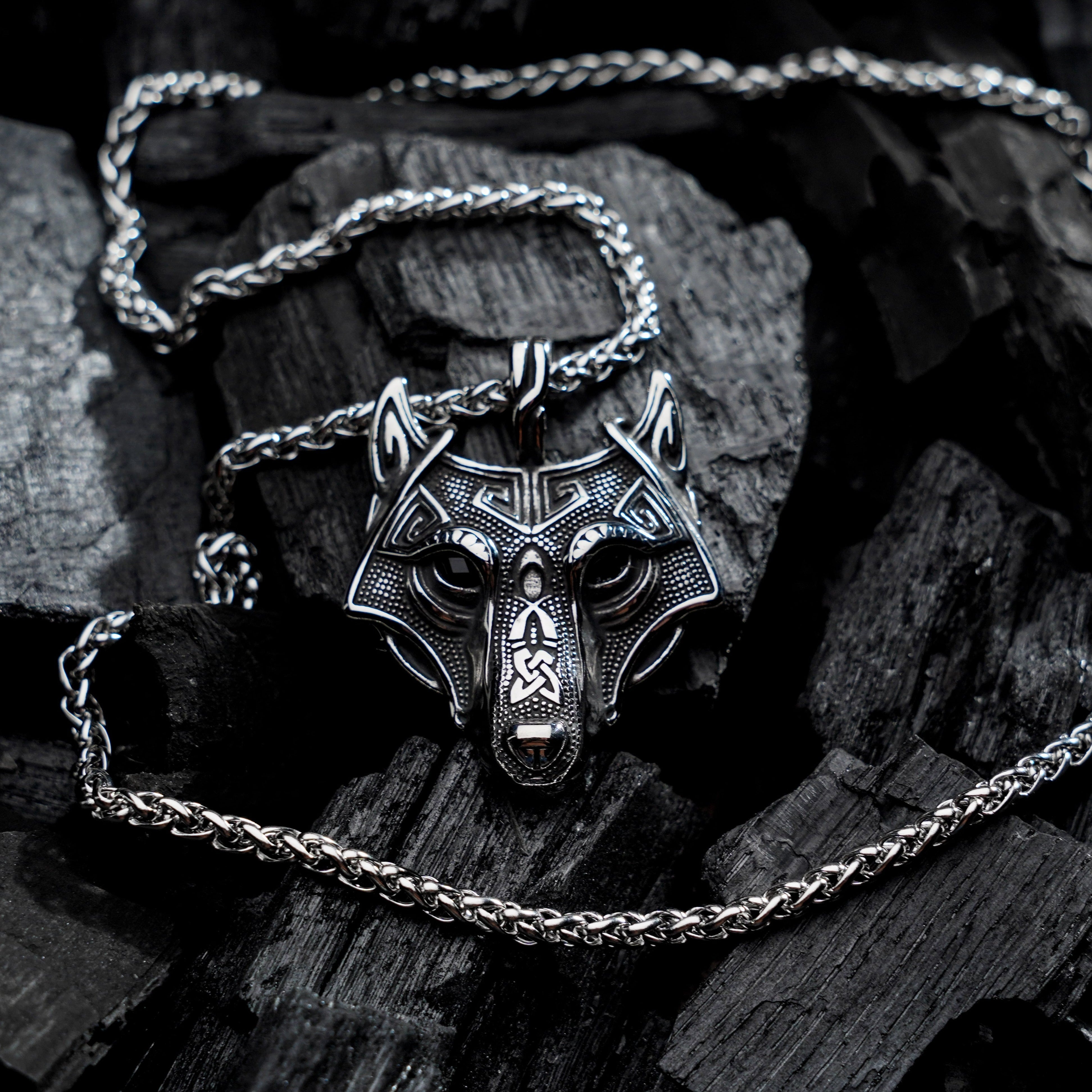 Fenrir head necklace • 5-7 days delivery guarantee